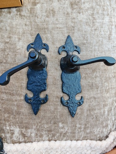 Pair garden handels cast - pair,