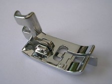 SEWING MACHINE SCREW ON OVERLOCKING EDGING FOOT FIT BROTHER JANOME TOYOTA SINGER