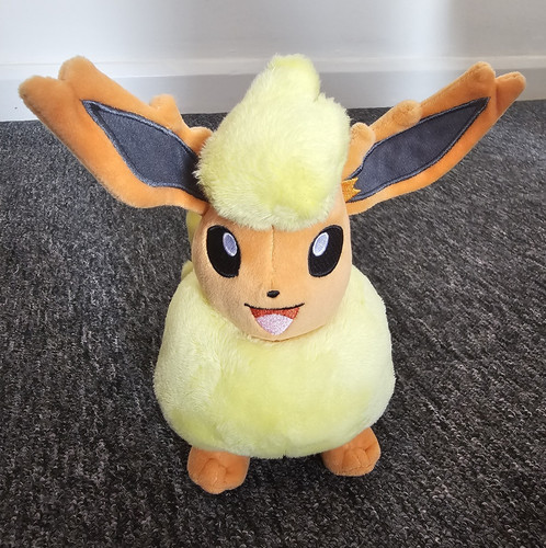 Pokémon flareon plush stuffed - flareon,