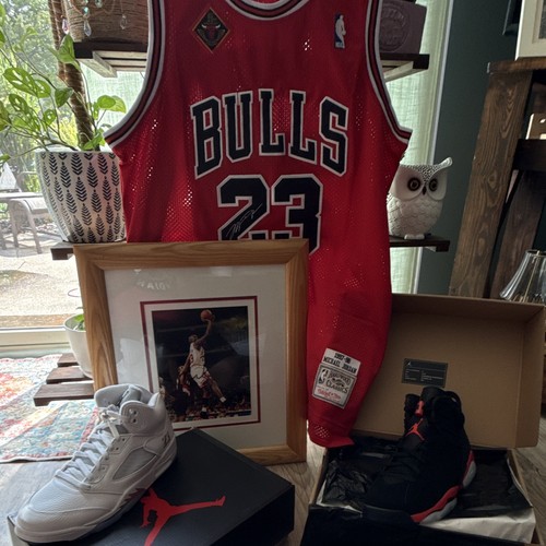Michael jordan signed chicago - michael,