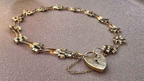 9ct gold gate bracelet - 6",