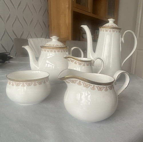 Elizabethan clifton bone china - bone,