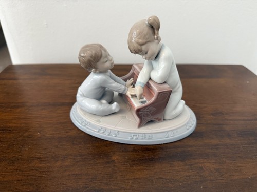 Lladro figurine 8292 first - figurine,