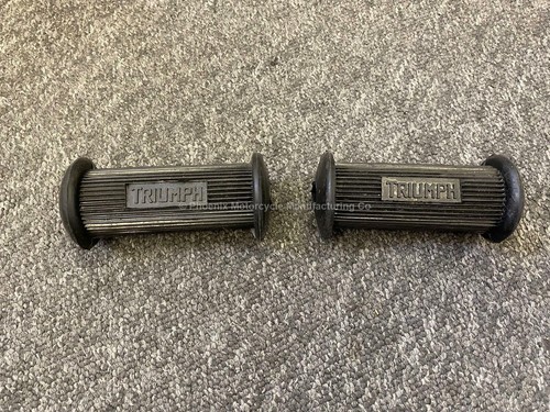 Pair triumph footrest - triumph, rubbers