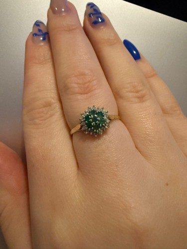 9ct gold emerald diamond - gold,