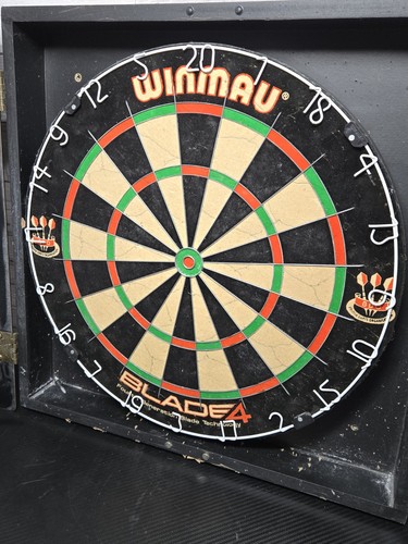 Winmau blade dart board with - blade,