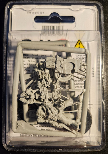 Warhammer 40k servitors with - warhammer,