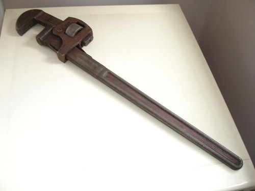 Vintage adjustable pipe wrench - adjustable,