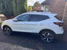White Nissan Qashqai Tekna 1.5 DCI Diesel