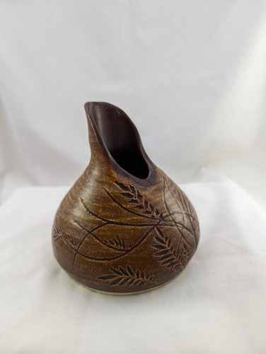 Vase jug cut away - spout, morag
