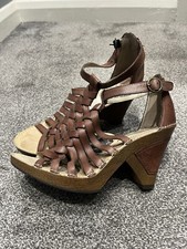 Ladies Size 6.5 Gorgeous Leather Shelagh Hush Puppies Sandals - Worn Once