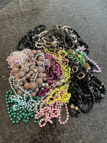 900g costume jewellery - 900g, broken