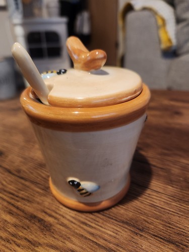 Honey pot with - with, spoon