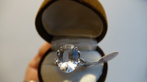 9ct white gold - 9ct, petalite
