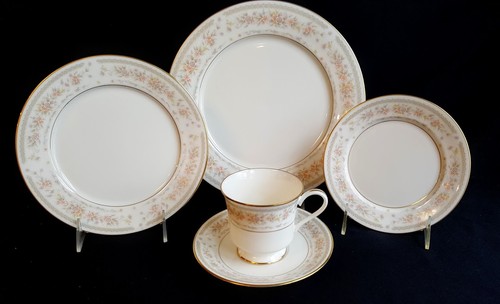 Dinner service for - for, 8