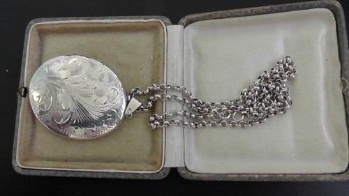 Large silver locket with chain - large,