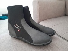 Mares Mens Size 9 NG Classic Wetsuit 5mm Diving Boots