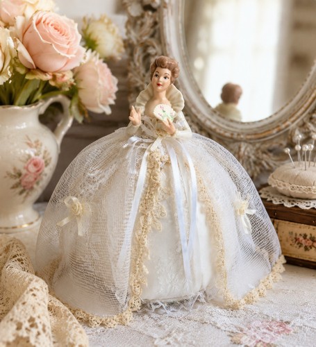 Vntg half doll - vntg, pin