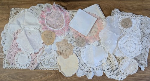 Vintage bundle doilies table - vintage,