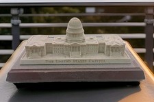 U.S CAPITOL BUILDING REPLICA : MADE USING REAL MATERIALS FROM ITS EASTERN STEPS