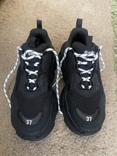 •  Balenciaga Triple S Black