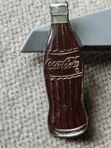 Coca cola pin badge bottle - cola,