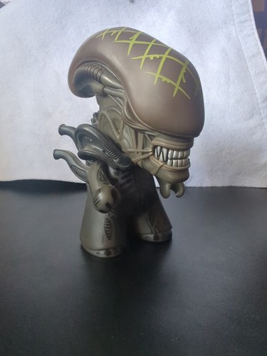Alien predator loot crate - predator,