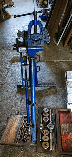 Record manual pipe bender with - pipe,