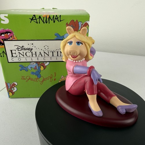 Disney enchanting miss - disney, piggy