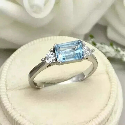 Emerald cut aquamarine - 3.58,