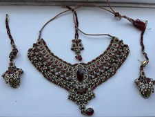 Beautiful Bollywood Set Containing - Necklace, Earrings And Tika.