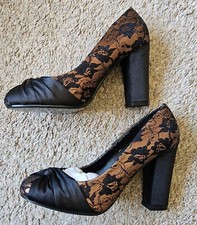  Bnwot VT Collection Black And Gold High Heel  Shoe . 4"  Heel