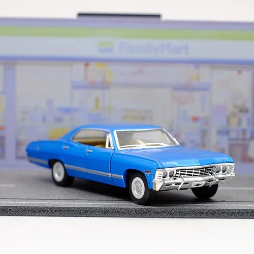 Classic american sedan - 1/43,