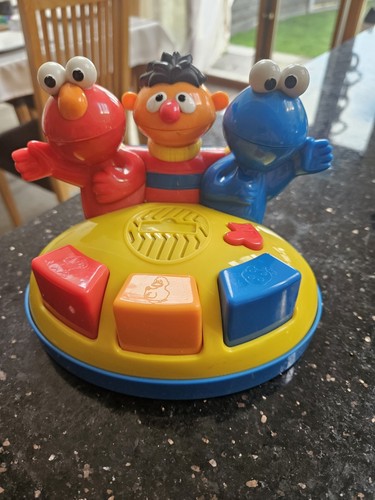 Sesame street elmo giggle - street, elmo's