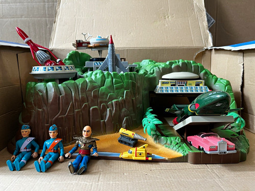 Thunderbirds tracy island - thunderbirds,