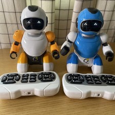 REMOTE CONTROL FOOTBALL ROBOTS/ SOCCER/USB CHARGE/TWO REMOTES