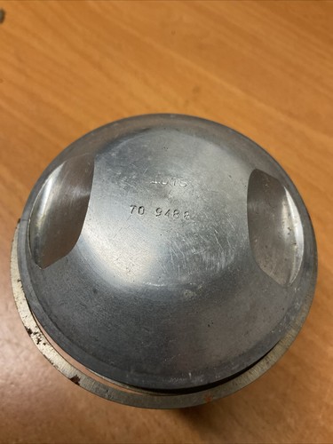 Triumph hepolite piston - hepolite,