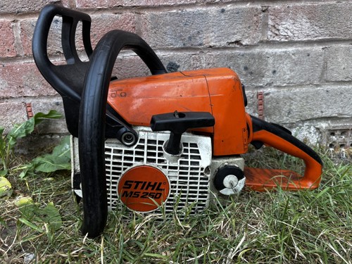 Stihl ms250 chainsaw running - stihl,