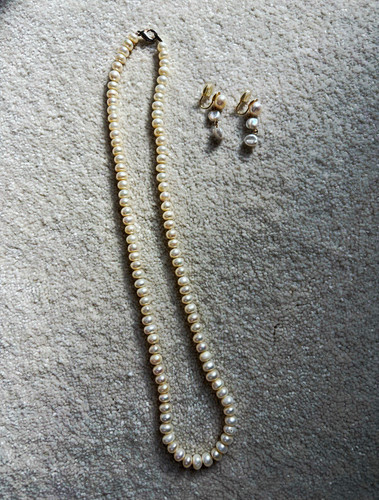 Freshwater pearl necklace - pearl, &