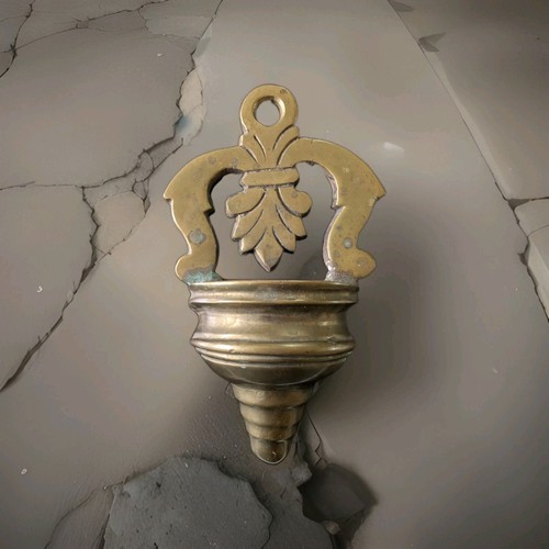 Vintage antique brass holy - /,