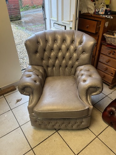 Grey leather chesterfield - grey,