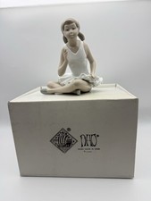 Lladró Ballet Atenta Figurine