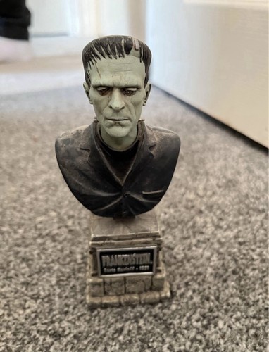 Frankenstein statue 1931 - frankenstein, boris