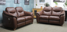 G PLAN JACKSON PAIR OF ELECTRIC 2 SEATER SOFAS IN CAPRI OAK LEATHER. RRP £6698.