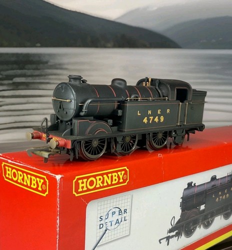Boxed hornby r2251 lner - boxed,