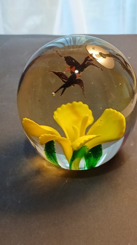 Large studio glass paperweight - large,