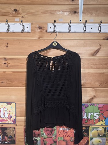 Black crotchted label lab - crotchted,
