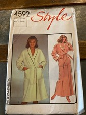 New Style Misses Dressing Gown Sewing Pattern Size Large 16 - 18 4592