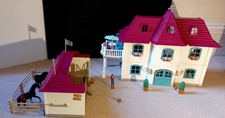 SCHLEICH HORSE CLUB 42551 Lakeside Country House & Stable Horse Set RRP £139.99