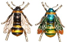 VERY REALISTIC BUMBLE BEE